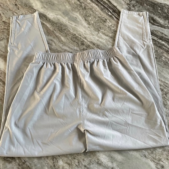 Gymshark W’s Lightweight Gray Joggers - Picture 3 of 6